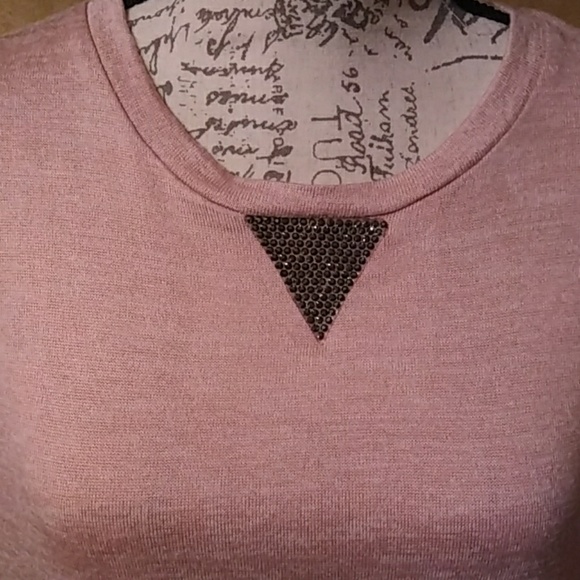 Short sleeve top w/accent - Picture 4 of 4